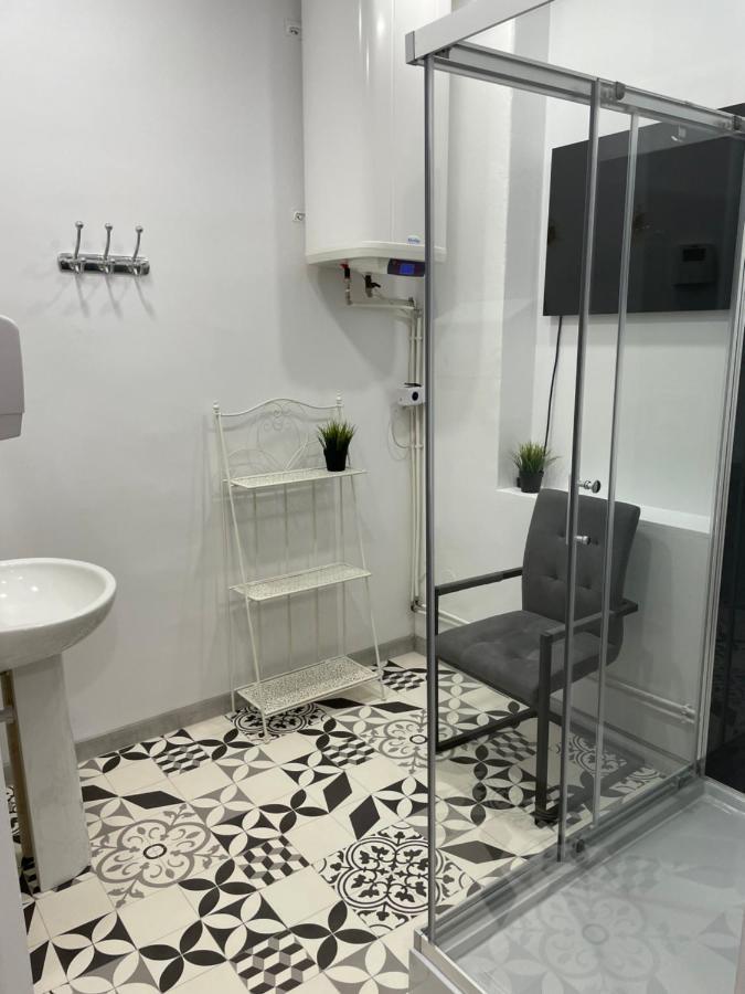 Flyfly Hostel , Darmowy Parking , Rezerwuj Przez Urzadzenia Mobilne -10 Procent Wrocław Exterior foto