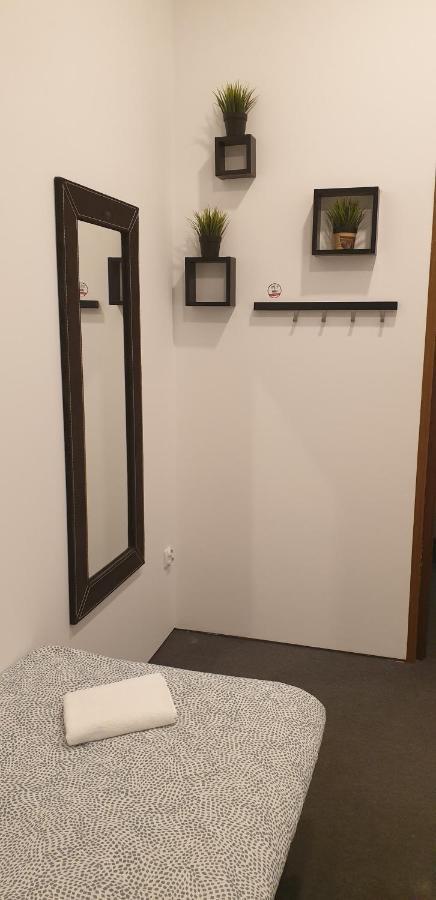 Flyfly Hostel , Darmowy Parking , Rezerwuj Przez Urzadzenia Mobilne -10 Procent Wrocław Exterior foto