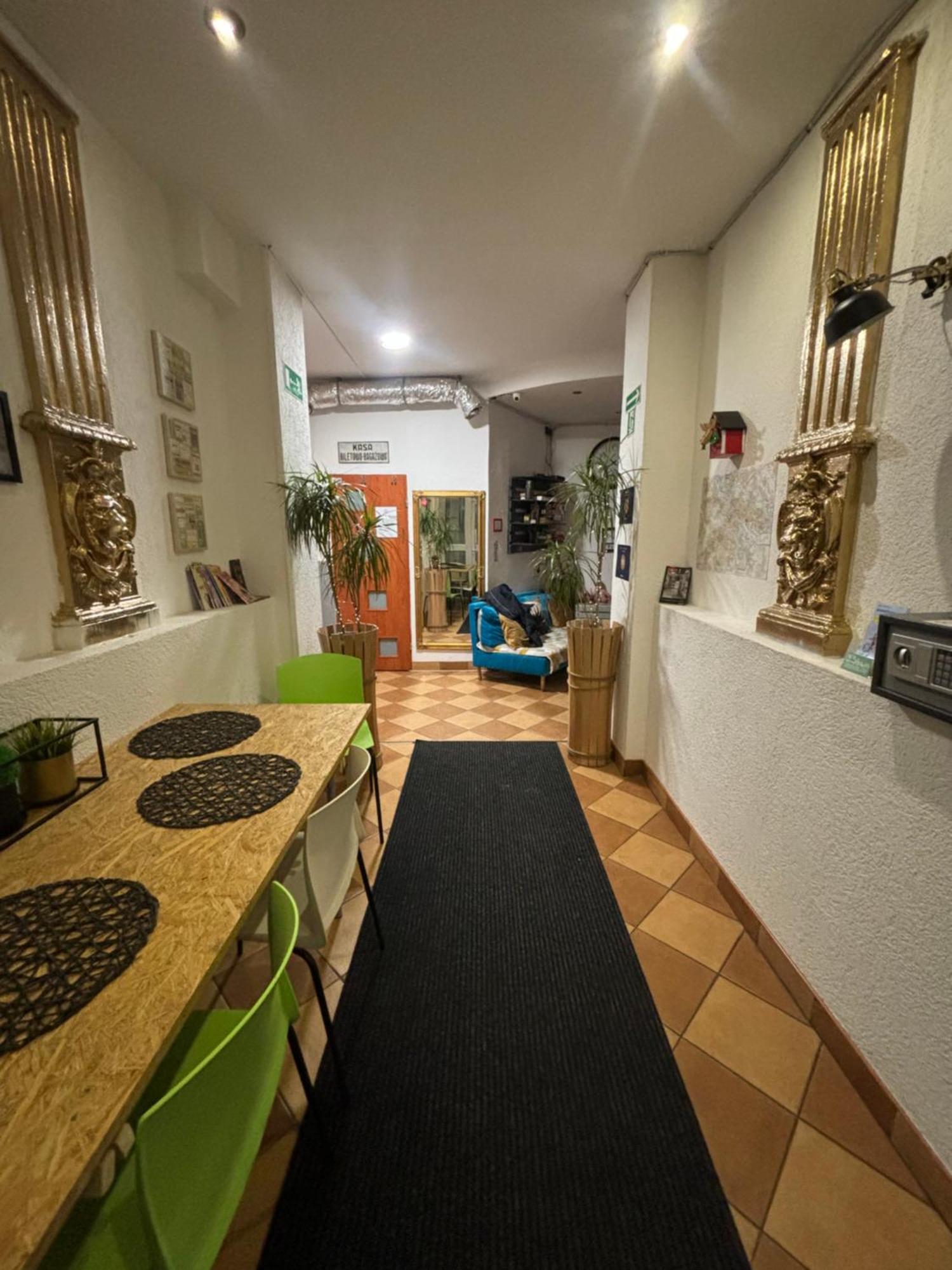 Flyfly Hostel , Darmowy Parking , Rezerwuj Przez Urzadzenia Mobilne -10 Procent Wrocław Exterior foto