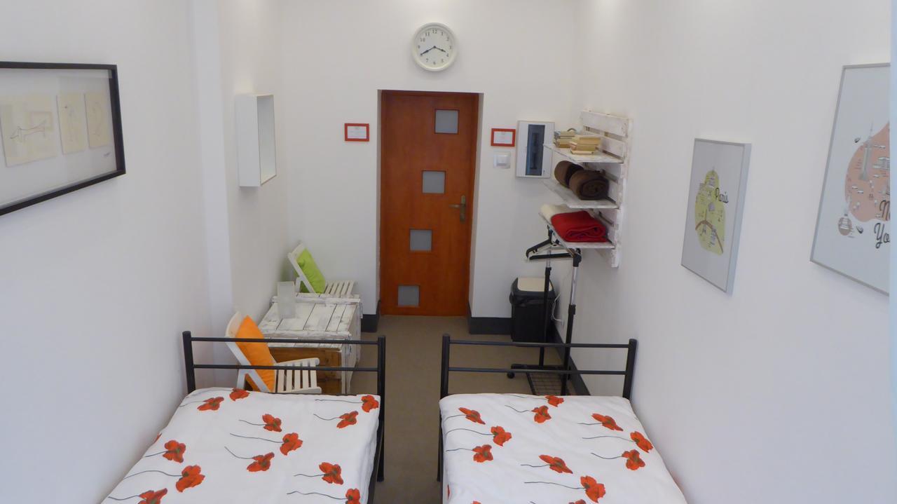 Flyfly Hostel , Darmowy Parking , Rezerwuj Przez Urzadzenia Mobilne -10 Procent Wrocław Exterior foto