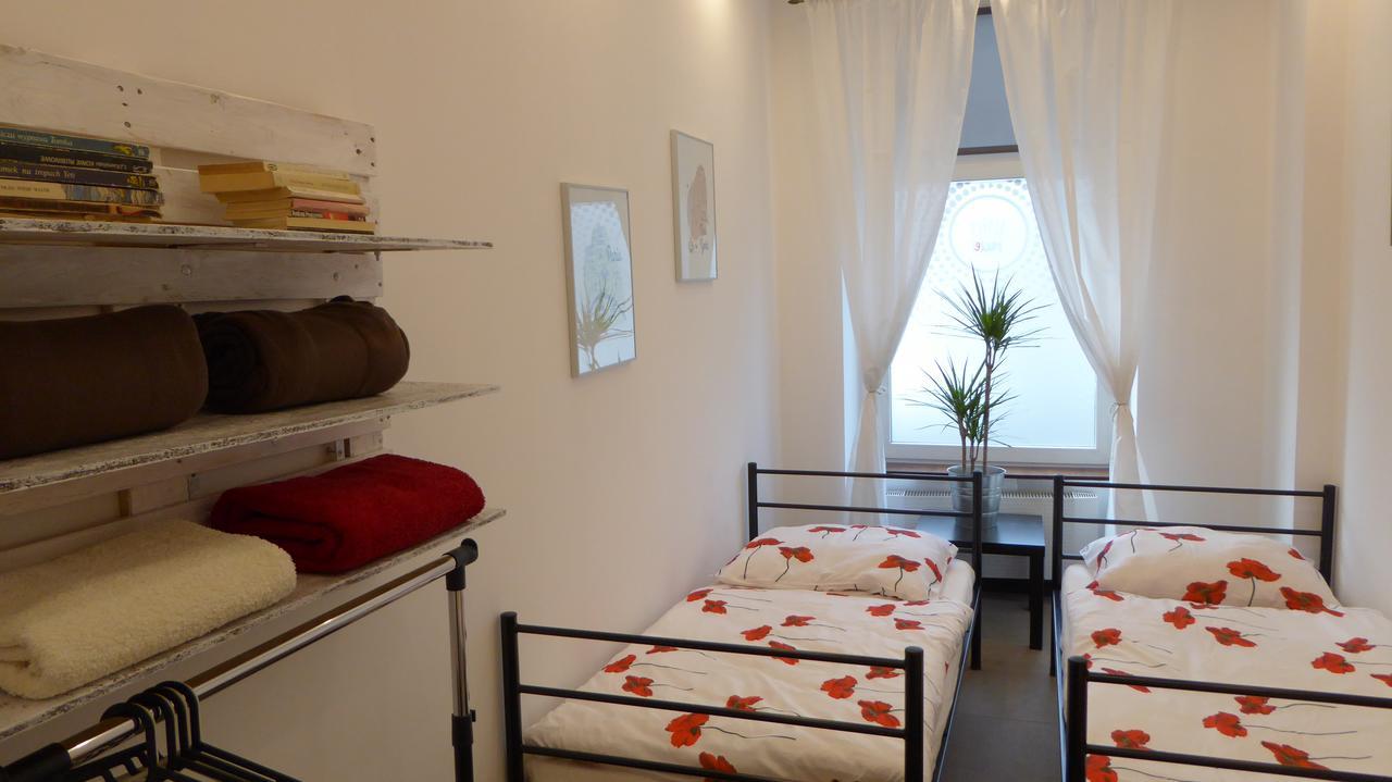 Flyfly Hostel , Darmowy Parking , Rezerwuj Przez Urzadzenia Mobilne -10 Procent Wrocław Exterior foto
