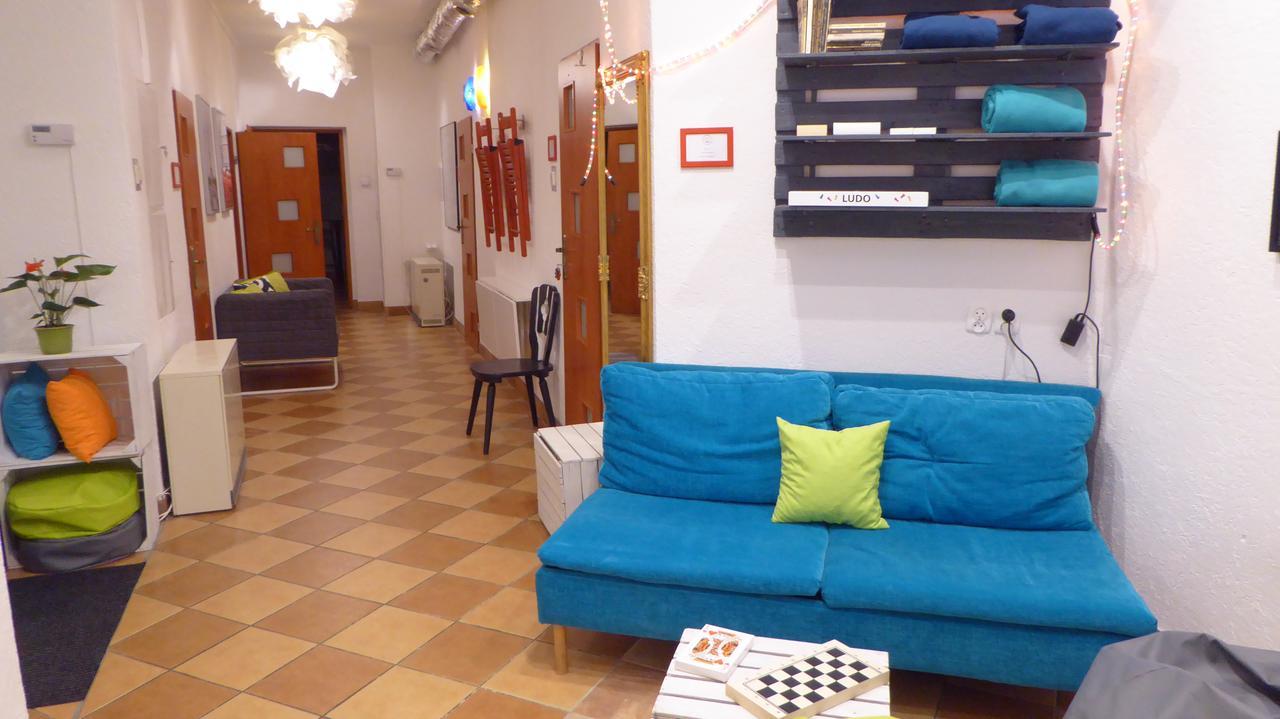 Flyfly Hostel , Darmowy Parking , Rezerwuj Przez Urzadzenia Mobilne -10 Procent Wrocław Exterior foto