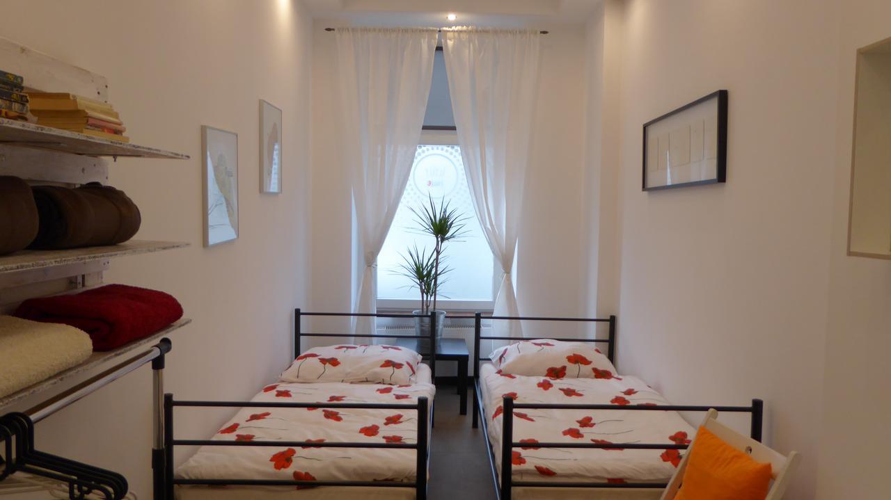 Flyfly Hostel , Darmowy Parking , Rezerwuj Przez Urzadzenia Mobilne -10 Procent Wrocław Exterior foto