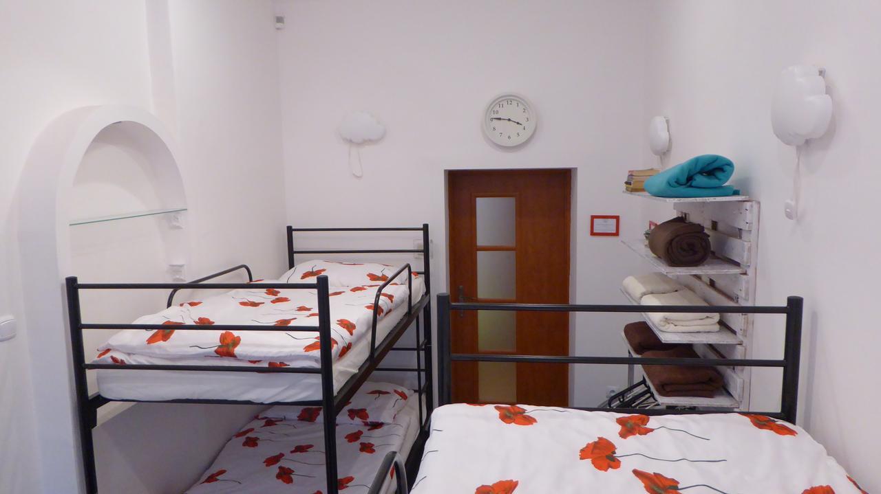 Flyfly Hostel , Darmowy Parking , Rezerwuj Przez Urzadzenia Mobilne -10 Procent Wrocław Exterior foto